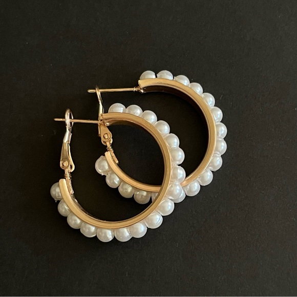 Gold Pearl Hoop Fashion Earrings - NWT - Picture 9 of 10